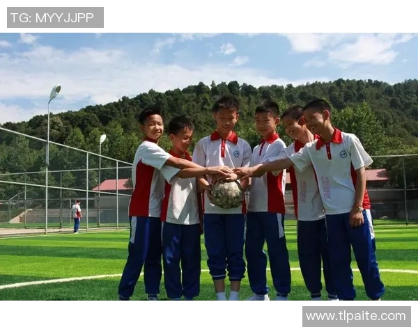 装路人踢足球明星的奇妙旅程如何在绿茵场上实现梦想与激情